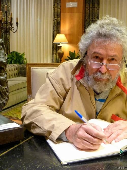 Carlos Núñez Cortés - Escritor